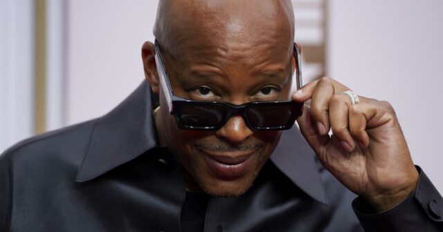 É claro que o novo time profissional de beisebol de Long Beach também será conhecido como Reguladores
