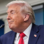 O presidente Donald Trump fala durante uma reunião de líderes empresariais globais na Reunião Anual do Fórum Econômico Mundial em Davos, Suíça, quarta-feira, 21 de janeiro de 2026. (AP Photo/Evan Vucci)