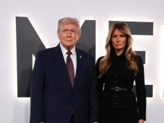 É o Oscar MAGA! Melania Trump surpreende na estreia do filme ao lado de Donald… mas há uma ausência MUITO notável na grande noite da primeira-dama A primeira-dama vestiu um vestido preto abotoado e salto agulha enquanto seu marido se juntava a ela, que usava seu terno azul marinho característico