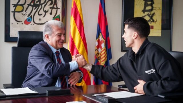 É oficial, João Cancelo regressa ao Barcelona
