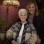 A mãe de Jan, Mary Ann, teve um caso de oito meses com Berchtold após o primeiro sequestro de sua filha.