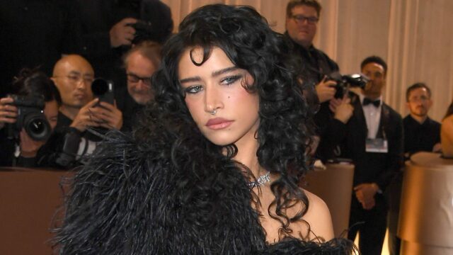 Elenco caiado 'vai muito mais fundo' do que Odessa A'zion Ben Affleck em