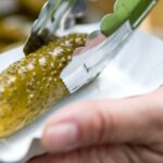 Eles realmente servem picles nos cinemas do Texas? Sim - aqui está o porquê