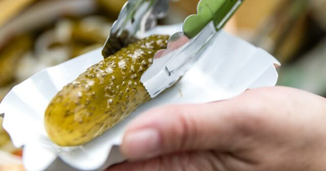 Eles realmente servem picles nos cinemas do Texas? Sim - aqui está o porquê
