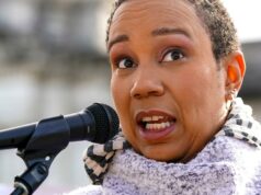 Elle Simone Scott, chef de ‘America’s Test Kitchen’ e autora de livros de receitas, morre aos 49 anos Elle Simone Scott, chef de 'America's Test Kitchen' e autora de livros de receitas, morre aos 49 anos