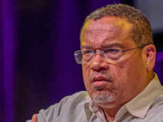 Em 2024, Minnesota AG Keith Ellison argumentou que não havia direito de portar arma em ‘comícios e protestos políticos’ Em 2024, Minnesota AG Keith Ellison argumentou que não havia direito de portar arma em 'comícios e protestos políticos'