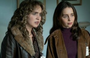 Emilia Clarke e Haley Lu Richardson lideram a campanha ‘Pôneis’ do Emmy em 20 categorias de comédia (EXCLUSIVO) Emilia Clarke deixa Daenerys para trás com o cativante espião 'Pôneis' de Peacock: crítica de TV