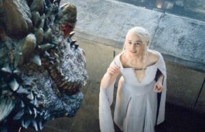 Emilia Clarke termina com o gênero de fantasia depois de ‘Game of Thrones’: ‘É improvável que você me veja subir em um dragão novamente’ Emilia Clarke termina com o gênero de fantasia depois de 'Game of Thrones': 'É improvável que você me veja subir em um dragão novamente'