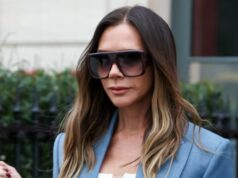 Encontramos o look raro de bolsa de US $ 49 mil de Victoria Beckham Anna Wintour é vista do lado de fora de Patou durante a moda masculina outono/inverno 2026-2027 como parte da Paris Fashion Week em 25 de janeiro de 2026 em Paris, França.