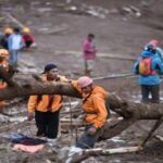 Equipe SAR continua busca por 65 vítimas desaparecidas do deslizamento de terra de Cisarua, West Bandung