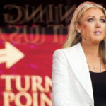 Erika Kirk Drag Queen usa discurso em memória de Charlie em performance