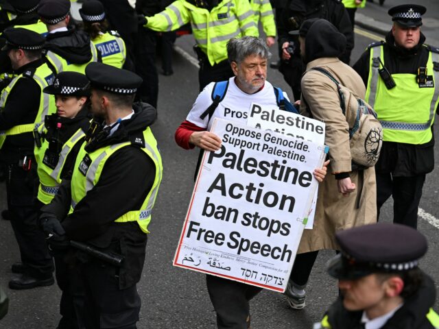 Escritores declaram solidariedade aos prisioneiros em greve de fome pela Palestina
