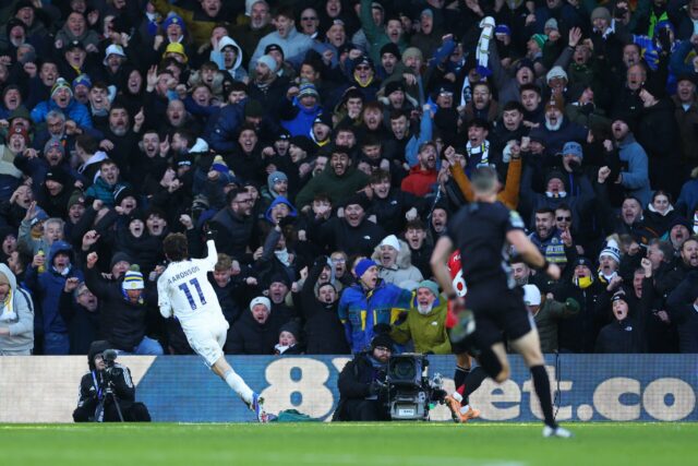 Especialistas do MUTV culpam dois jogadores do Man Utd pelo Ayden Heaven em Elland Road, com camisa vermelha do Man Utd