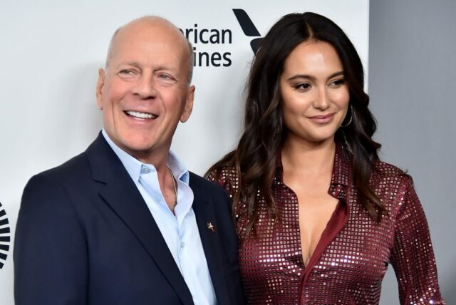 Esposa de Bruce Willis diz que ele ‘não sabe’ que Esposa de Bruce Willis diz que ele ‘não sabe’ que tem demência
