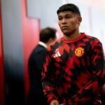 Jayce Fitzgerald saindo do Manchester United.