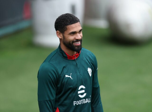 Diretor de futebol Jason Wilcox em ação durante uma sessão de treinamento do time principal no complexo de treinamento Carrington em 2025 em Manchester, Inglaterra.