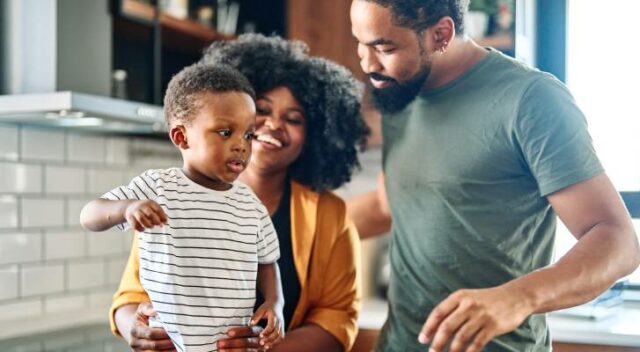 Esse truque genial ajuda os pais que trabalham em casa a conseguir uma creche de primeira linha sem gastar muito. Veja como
