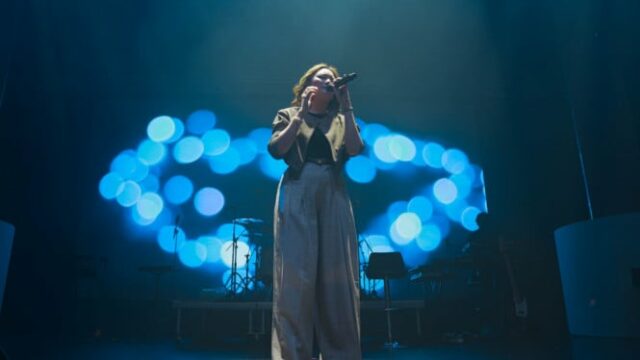 Estreia internacional de Meiska Adinda, abre concerto de Sammy Simorangkir ao vivo em KL
