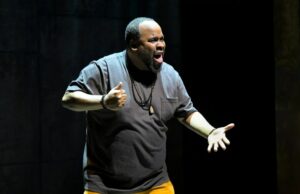 Estreia mundial no Berkeley Rep confronta raça e o Bardo O ex-diretor artístico da Berkeley Rep, Tony Taccone, está comandando o novo show