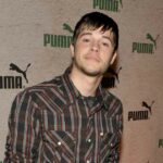 Sarah Hyland diz que sobreviver a um relacionamento abusivo pode deixar cicatrizes na alma