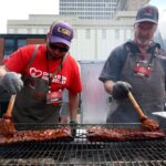 O jogador do New Orleans Saints, Bub Means, comparece ao Players Tailgate apresentado pelo Bullseye Event Group para o Super 59 em Nova Orleans em 09 de fevereiro de 2025 em New Orleans, Louisiana (Jesse Grant/Getty Images for Bullseye Event Group)