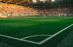 Estudo focado na Copa do Mundo de 2026 mostra que 19% das pessoas planejam apostar pela primeira vez Uma fotografia em close de um estádio de futebol. Estudo focado na Copa do Mundo de 2026 mostra que 19% das pessoas planejam apostar pela primeira vez