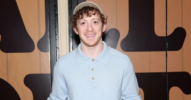 Ethan Slater faz comentário raro sobre filho de 3 anos A ex-mulher de Ethan Slater, Lilly Jay, escreve um ensaio sobre o divórcio