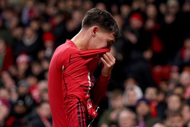 'Eu preferiria'... Mark Clattenburg discorda da forma como o árbitro Darren Fletcher recebe cartão amarelo do árbitro Simon Hooper após a partida da terceira rodada da FA Cup entre Manchester United e Brighton and Hove Albion em Old Trafford em 2026 em Manchester, Inglaterra.