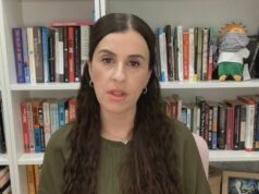 Evento australiano no limbo quando membros do conselho e presidente renunciaram por demissão Três membros e o presidente do Conselho do Festival de Adelaide renunciaram após as consequências contínuas da polêmica decisão de expulsar a autora australiana-palestina Randa Abdel-Fattah da semana dos escritores de renome.