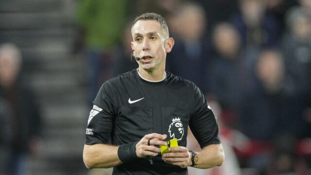 Ex-árbitro da Premier League David Coote recebe pena suspensa por acusação de imagem indecente
