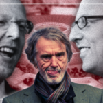 Uma visão detalhada de um garfo do diabo com os rostos dos proprietários do Manchester United, Avram Glazer, Jim Ratcliffe, Joel Glazer e Malcolm Glazer, enquanto torcedores protestavam do lado de fora do estádio antes da partida da Premier League entre Manchester United FC e Aston Villa FC, em Old Trafford, em 25 de maio de 2025