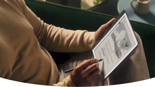 Experimente um e-reader de uma maneira totalmente nova Kindle Scribe (2024) em fundo branco