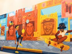 Exposição ‘Hometown Heroes’ mostra atletas e artistas de San Jose O artista Emilio Cortez exibe seu mural,