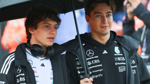 F1: Mercedes revela carros para a temporada de 2026 enquanto Russell e Antonelli os testam em Silverstone
