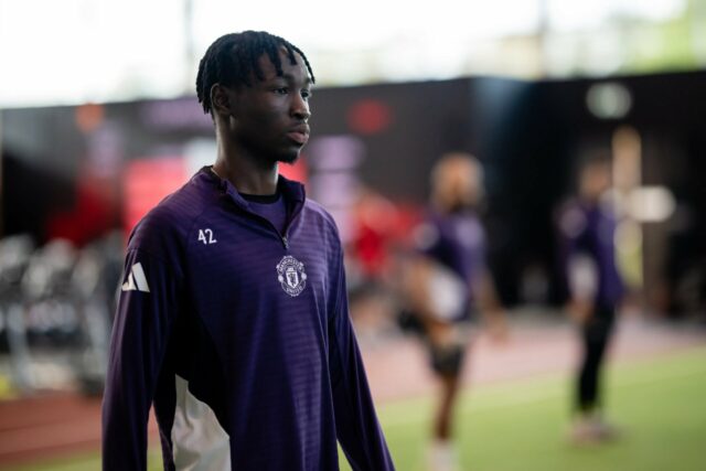 Sekou Kone treinando com o Manchester United