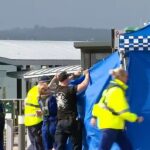 A polícia transportou o menino para Rose Bay Wharf antes que um CareFlight o levasse para Randwick