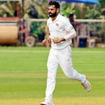 Fifer de Mohit Avasthi coloca Mumbai no controle contra Delhi