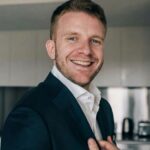 Um ex-líder trabalhista que se tornou chefe de mineração morreu após supostamente ter sido agredido em Perth, disse sua família. Tim Picton, 36, foi supostamente atacado logo depois do Natal na cidade.