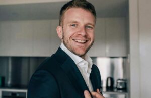 Figura trabalhista morre no hospital semanas após suposta agressão fora da boate de Perth Um ex-líder trabalhista que se tornou chefe de mineração morreu após supostamente ter sido agredido em Perth, disse sua família. Tim Picton, 36, foi supostamente atacado logo depois do Natal na cidade.