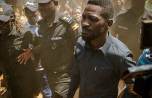 Filho de Museveni ameaça Bobi Wine após eleição em Uganda Filho de Museveni ameaça Bobi Wine após eleição em Uganda