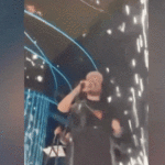 Um incêndio ocorre em uma festa dançante em um armazém em Oakland, Califórnia, em dezembro de 2016.