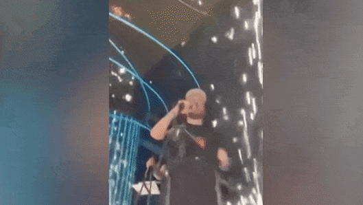 Fogos de artifício são os culpados por pelo menos outros Um incêndio ocorre em uma festa dançante em um armazém em Oakland, Califórnia, em dezembro de 2016.