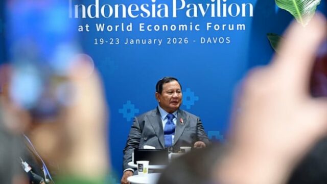 Fortalecendo a diplomacia de investimentos, Prabowo visita o pavilhão da Fortalecendo a diplomacia de investimentos, Prabowo visita o pavilhão da Indonésia após participar do WEF 2026