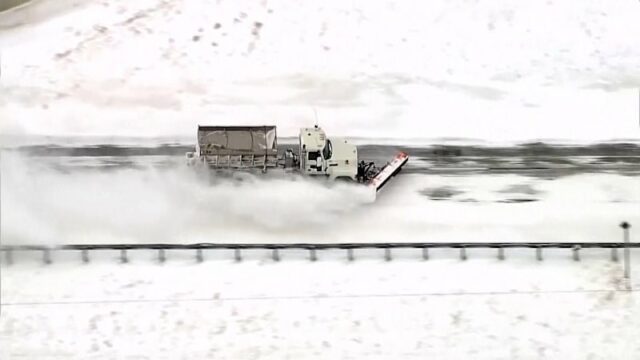 Forte tempestade traz neve generalizada e interrupção de viagens para os EUA
