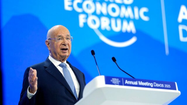 Fórum Econômico Mundial convida ministro das Relações Exteriores iraniano a Davos após massacre de civis iranianos pelo regime

