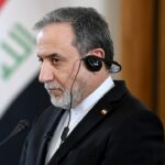 Fórum Econômico Mundial expulsa ministro das Relações Exteriores iraniano da cúpula de Davos em meio à repressão mortal aos manifestantes