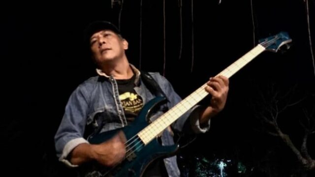 Foto com Sal Priadi se torna viral, caso Sitok Srengenge retorna aos holofotes públicos
