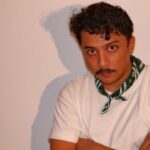 Foto viral com Sitok Srengenge, Sal Priadi esclarece: Não o estou defendendo