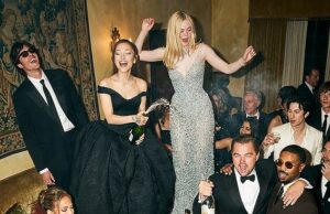 Fotos nunca antes vistas da pós-festa selvagem do Globo de Ouro tomam conta da internet… e a verdade sinistra por trás delas As fotos parecem mostrar Timothée Chalamet, Leonardo DiCaprio, Jennifer Lopez e um elenco brilhante de celebridades de primeira linha.