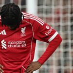 Frimpong, lateral-direito do Liverpool, perderá 'algumas semanas' devido a lesão muscular